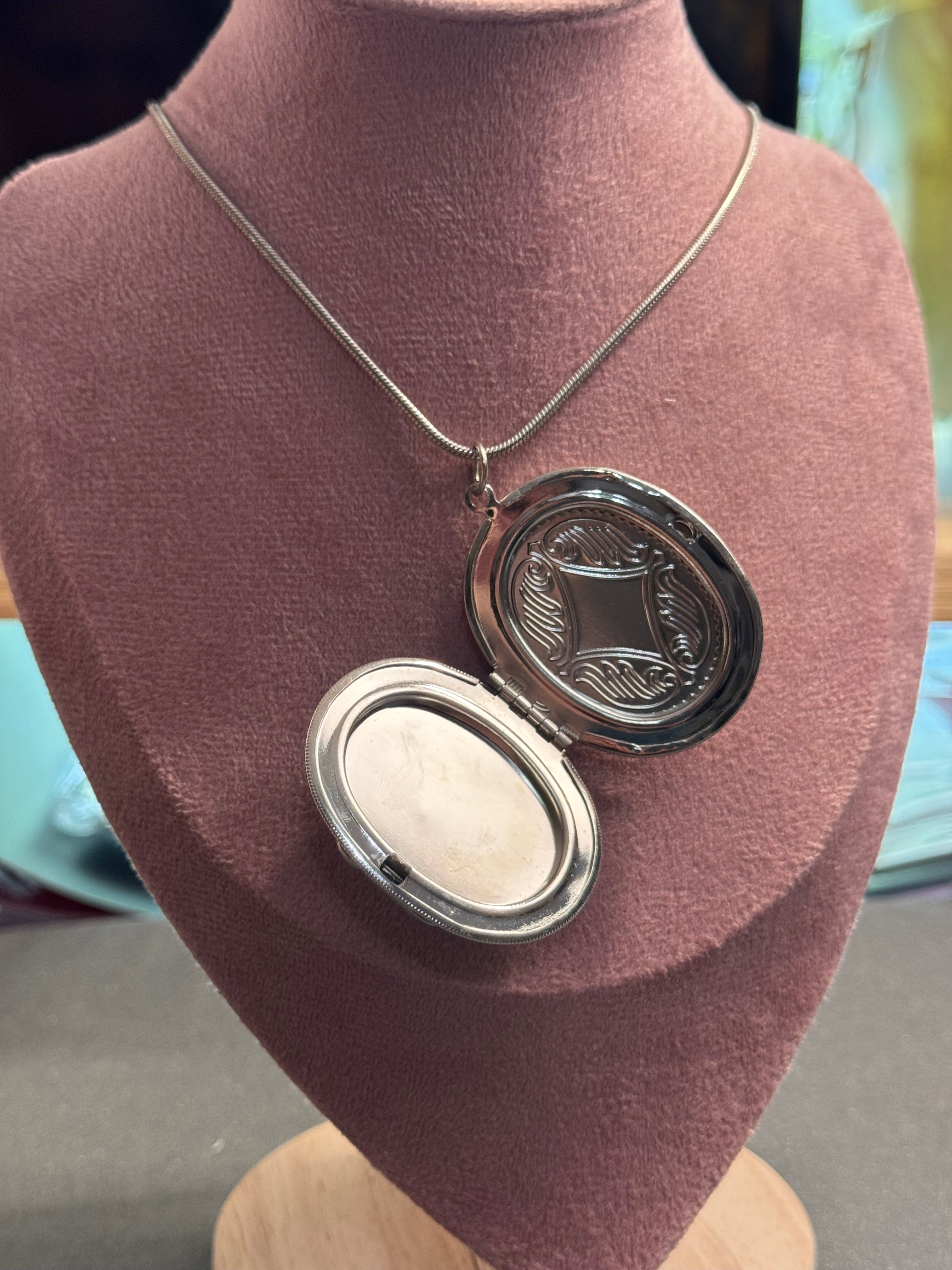 🖤 Opalite Vintage Locket Necklace