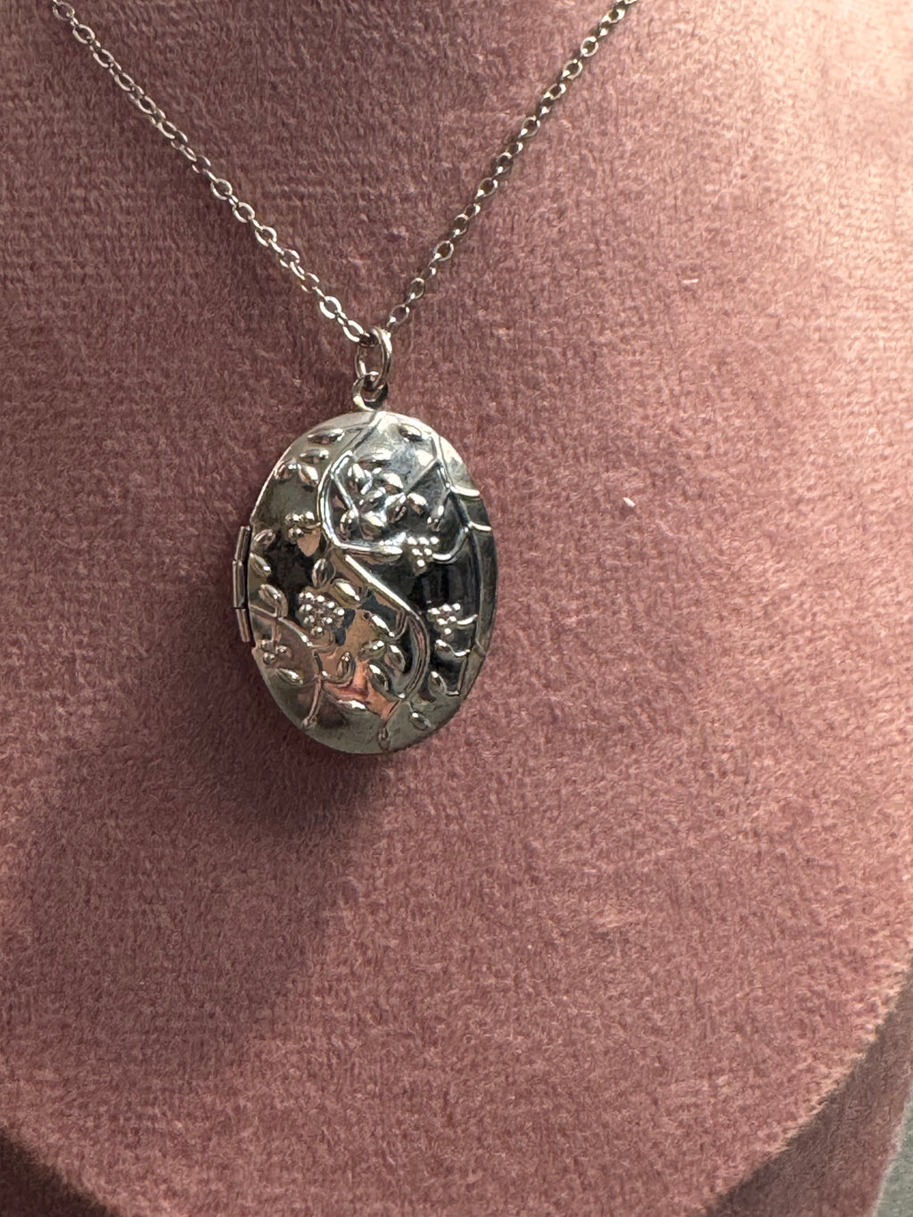 🌸 Floral Locket Necklace