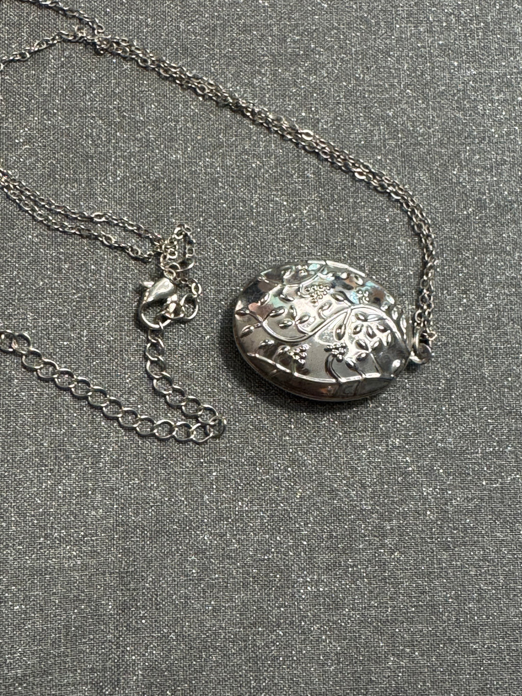 🌸 Floral Locket Necklace