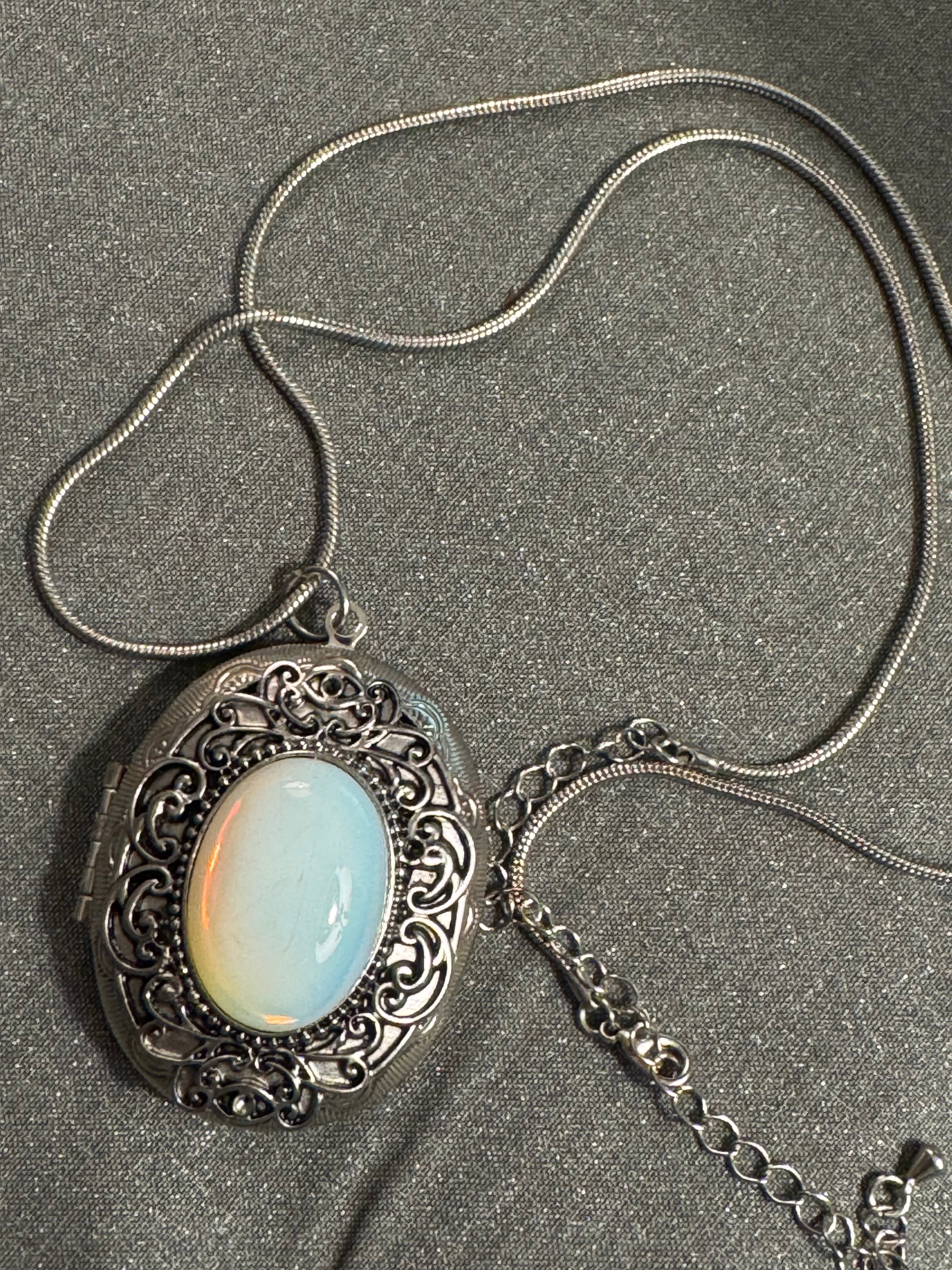 🖤 Opalite Vintage Locket Necklace