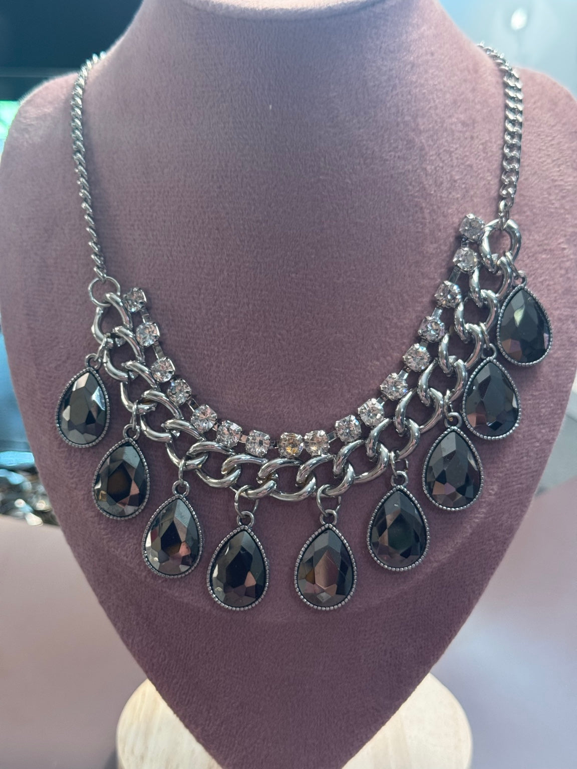Black Teardrop Statement Necklace – Silver Chain with Rhinestone Detail – Bold Vintage Style Bib Necklace