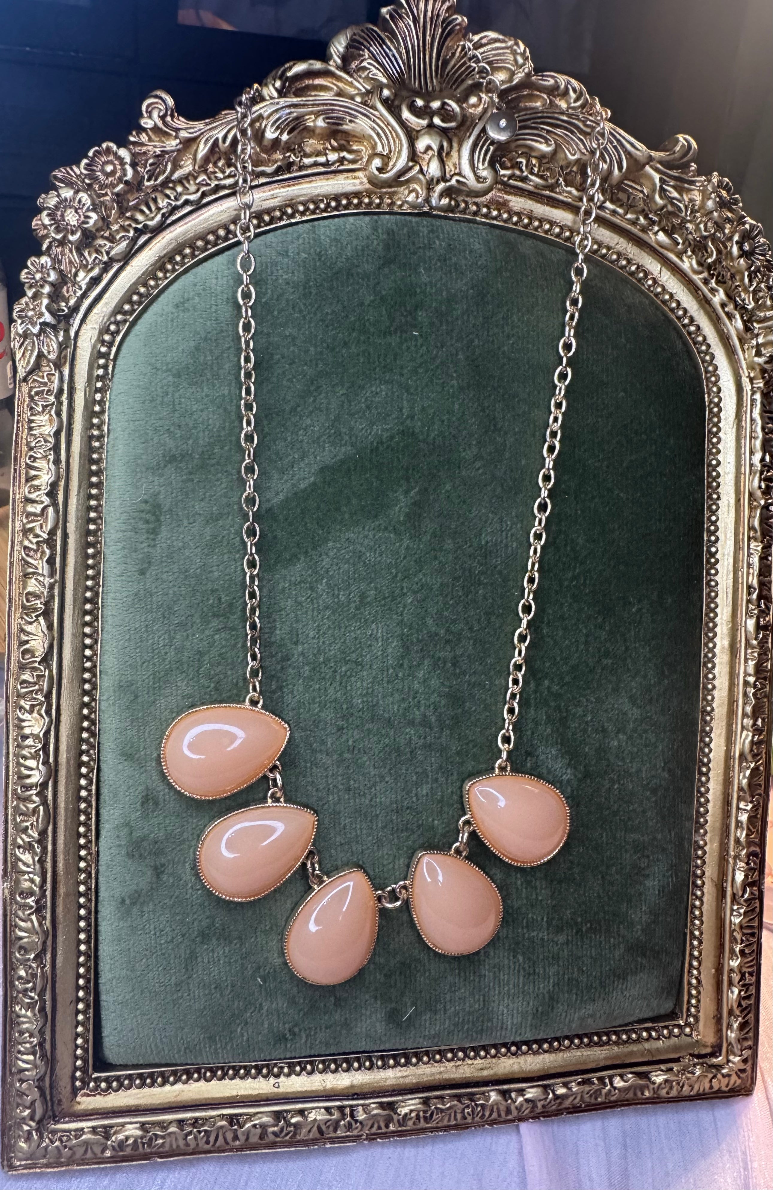 🌸 Blush Pink Teardrop Statement Necklace