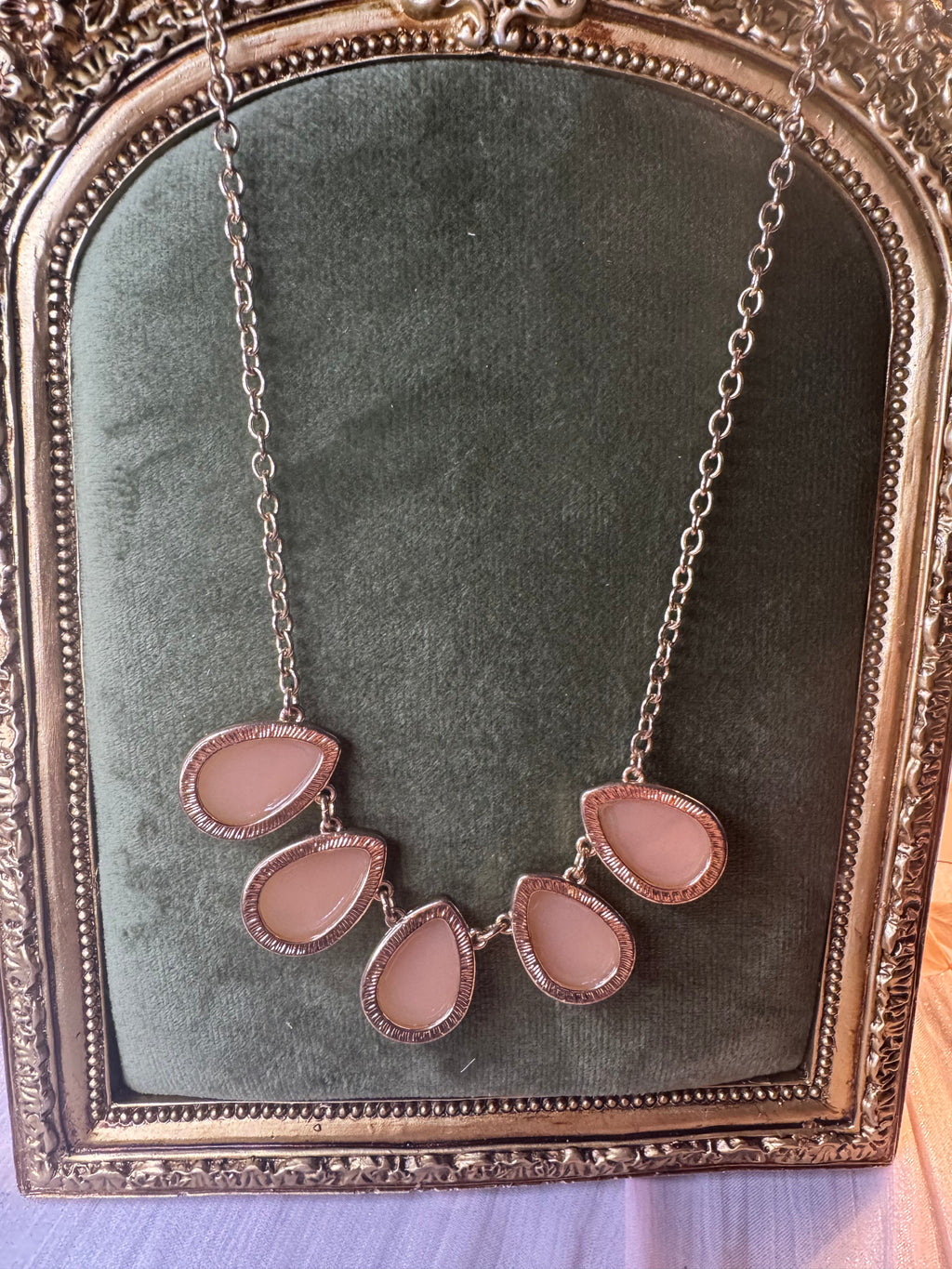 🌸 Blush Pink Teardrop Statement Necklace